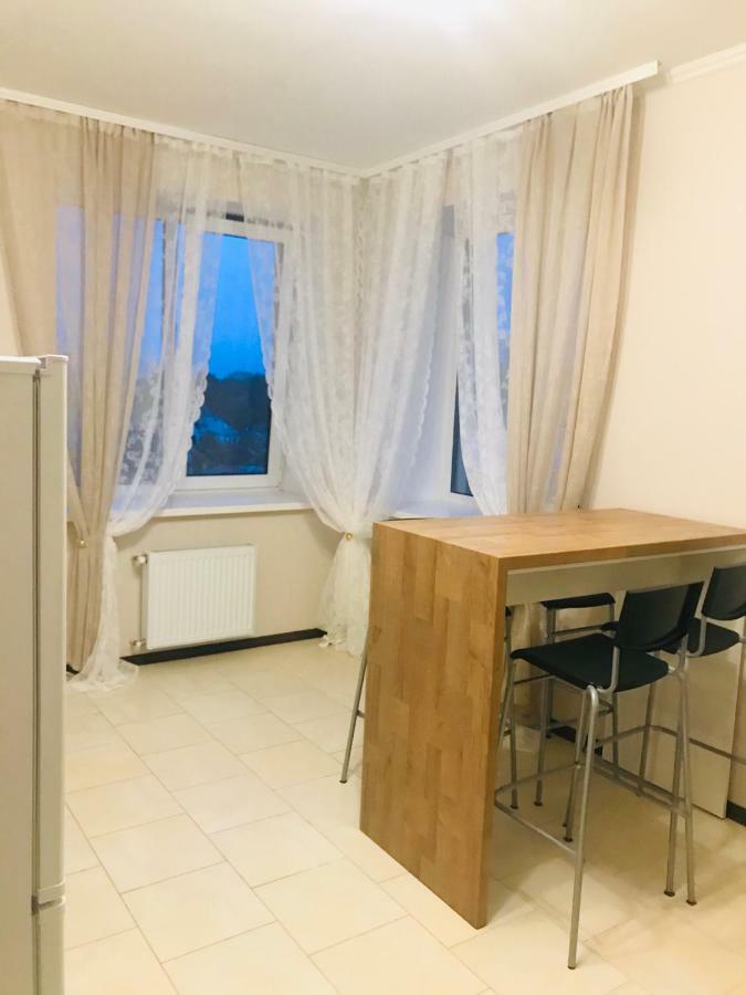 Naberezhna 10, Central Lutsk Apartment Luaran gambar