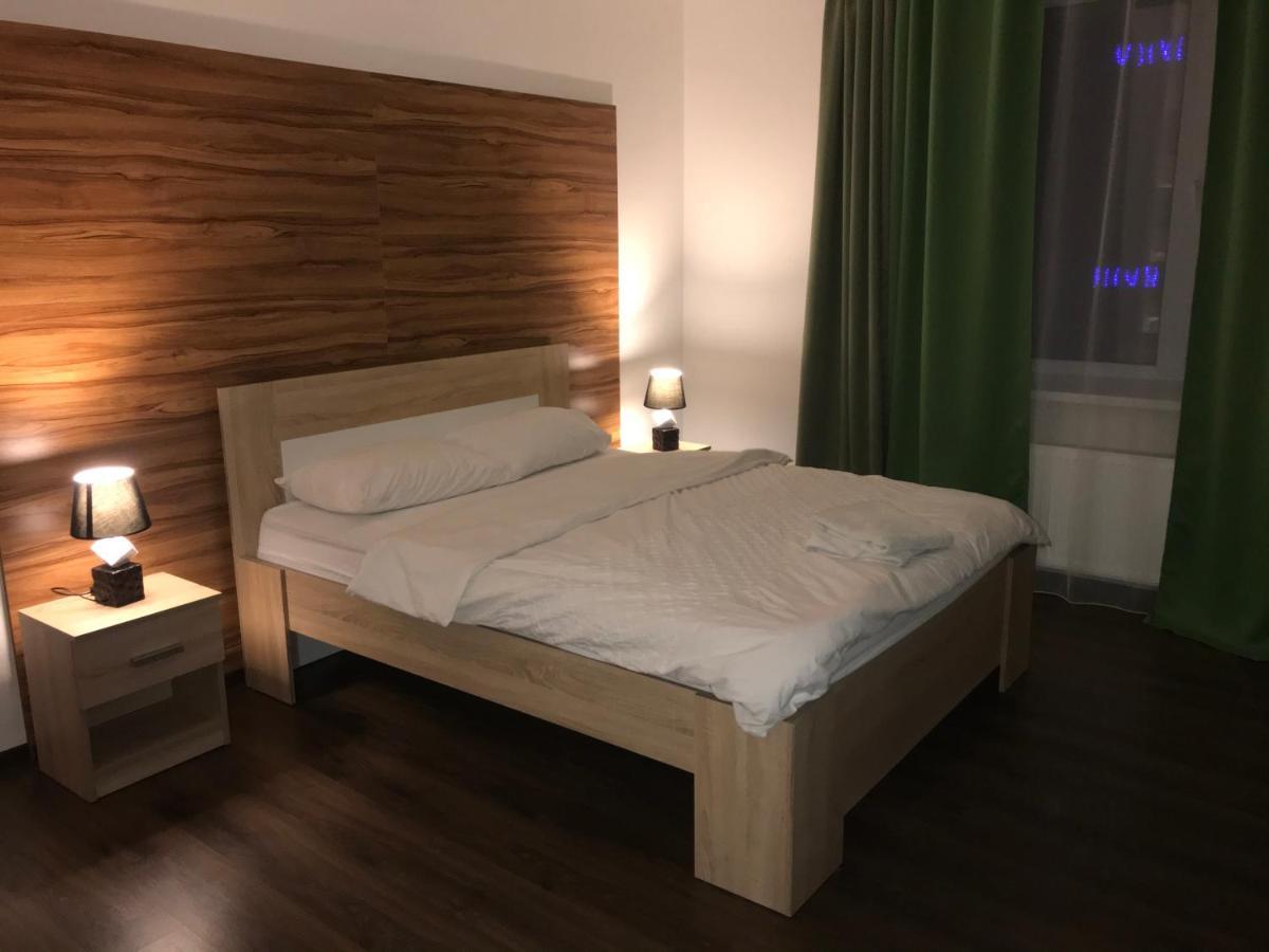 Naberezhna 10, Central Lutsk Apartment Luaran gambar